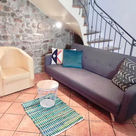 Charming House In Historical Centre Frejus